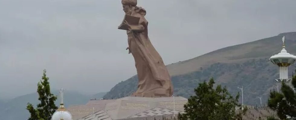 statue Turkménistan